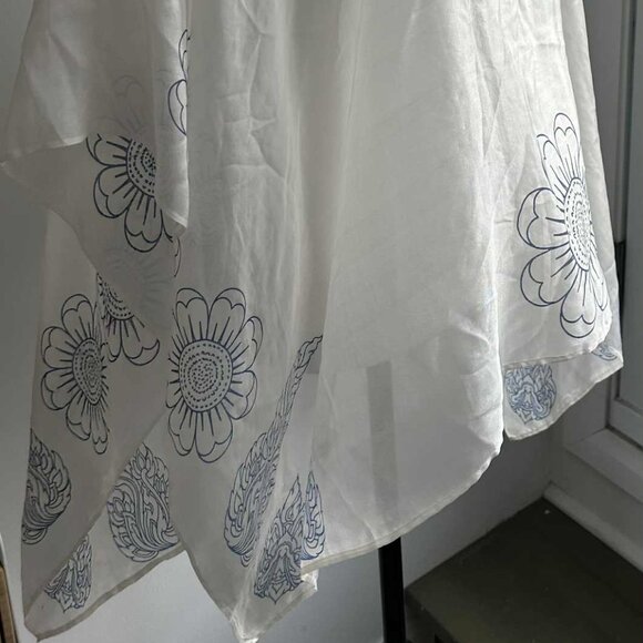 NWT Artisans Angkor Ivory & Indigo Floral Light Pure Silk Poncho — Free Size - Picture 2 of 12